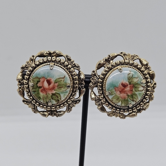 large vintage gold tone clip earrings with painted flowers - Picture 1 of 4